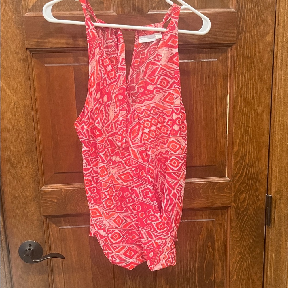 New York and Company Red Patterned Sleeveless Top